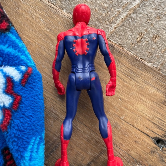SPIDER-MAN Bathrobe and Bonus Action Figure 🕷️ - Picture 7 of 7